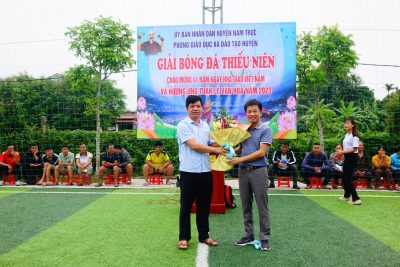 ĐỘI BÓNG XUẤT SẮC VƯỢ QUA VÒNG BẢNG TIẾP TỤC VÀO VÒNG TRONG